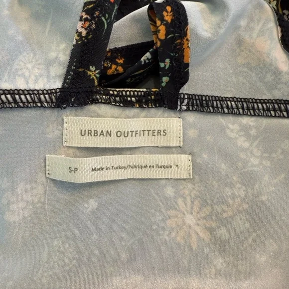 🌻 SLAYED Urban Outfitters Black Motif Floral Lace Trim Top-Small ✨ - Picture 8 of 9